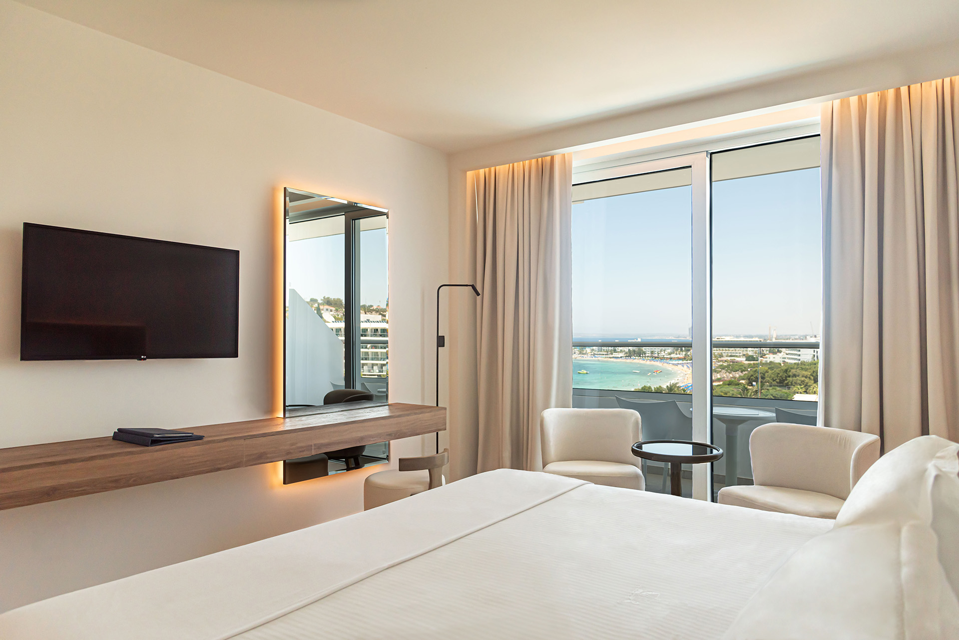Hotel Grecian Sands-Superior soba pogled more.jpg