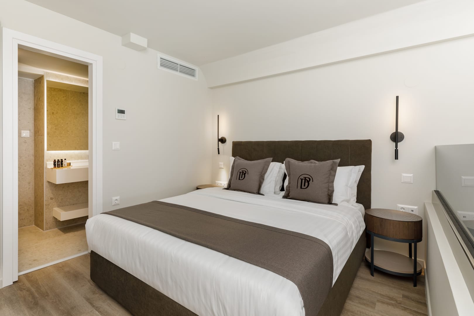 Diverso Platamon Luxury Hotel & Spa-Deluxe suite pogled bazen.jpg