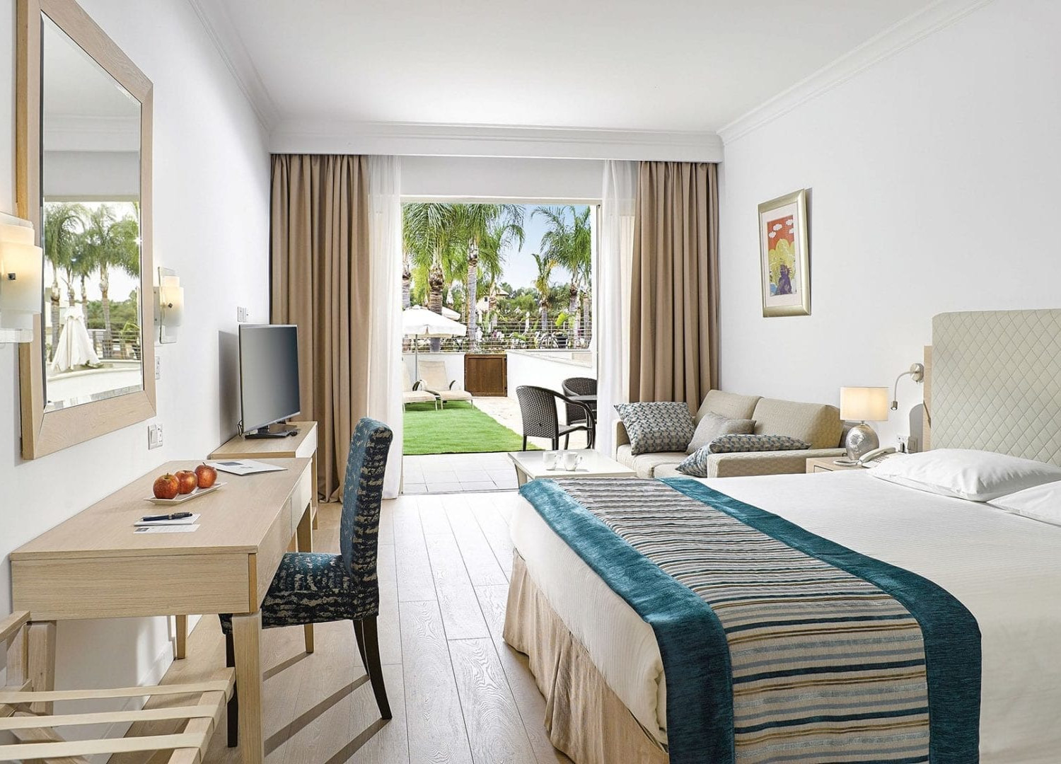 Kanika Olympic Lagoon Resort Hotel-Deluxe superior soba privatna bašta.jpg