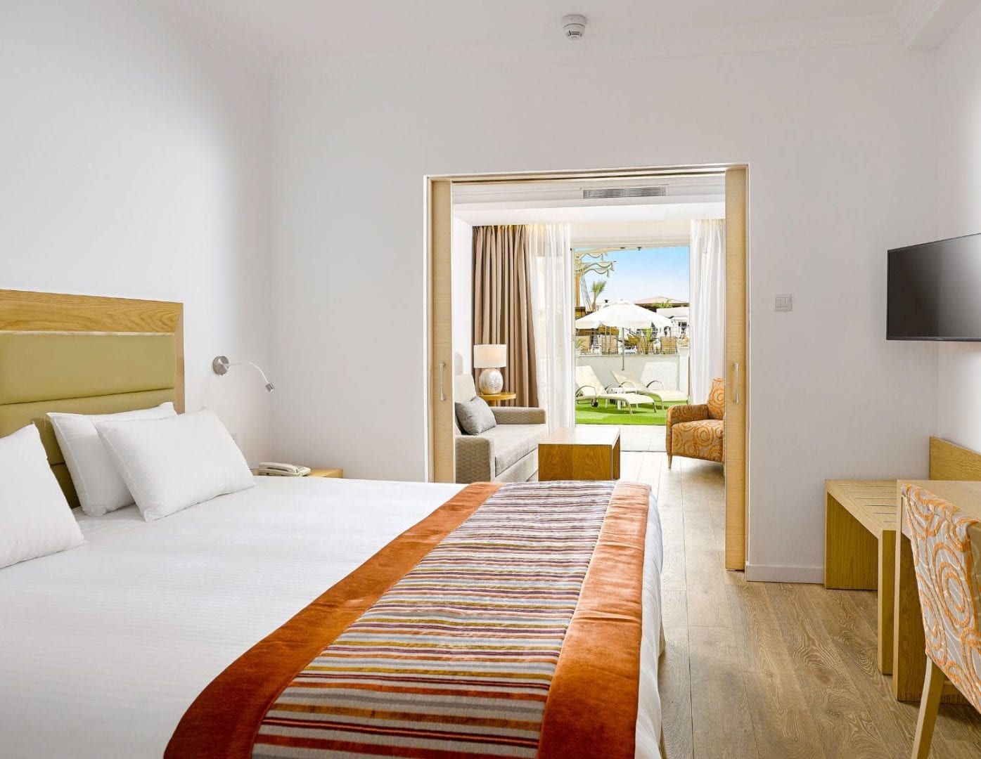 Kanika Olympic Lagoon Resort Hotel-Garden suite privatna basta.jpg
