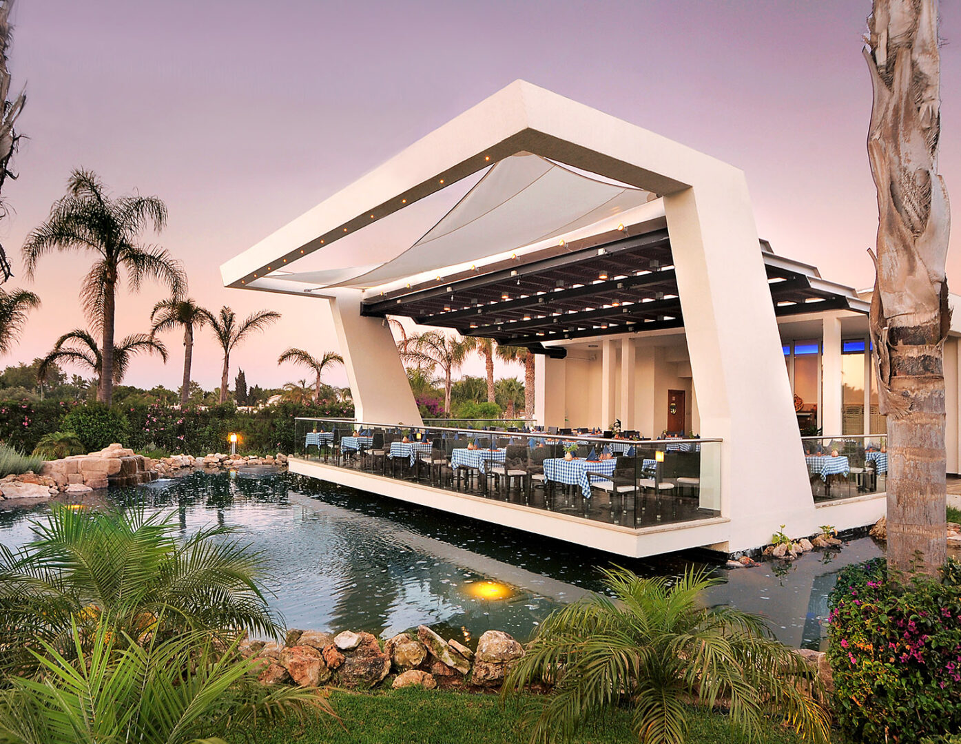 Kanika Olympic Lagoon Resort-Terasa restorana.jpg