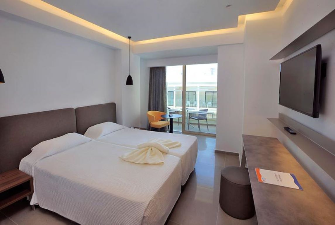Hotel Nelia Beach-Dvosobna luksuzna soba.jpg