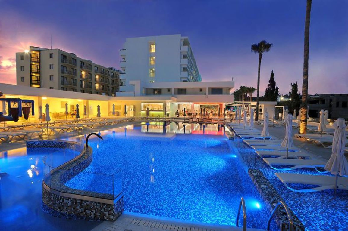 Hotel Nelia Beach-Nocni izgled.jpg