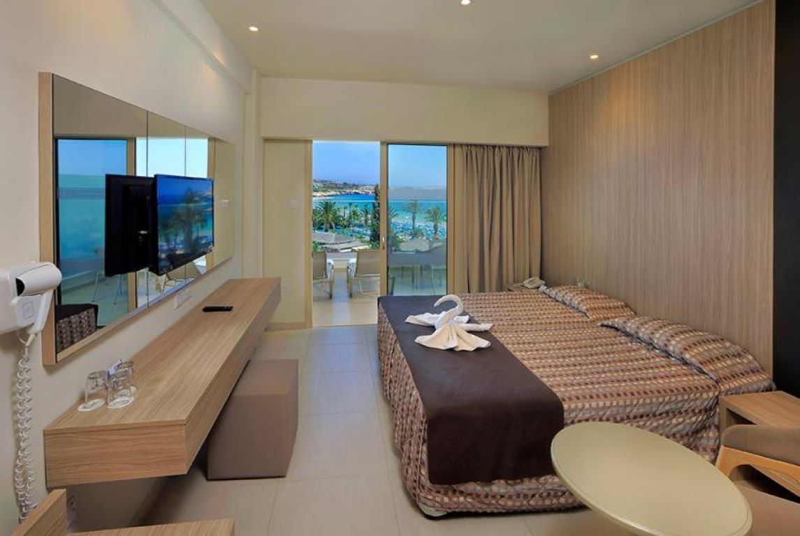 Hotel Nelia Beach-Standardna soba pogled more.jpg