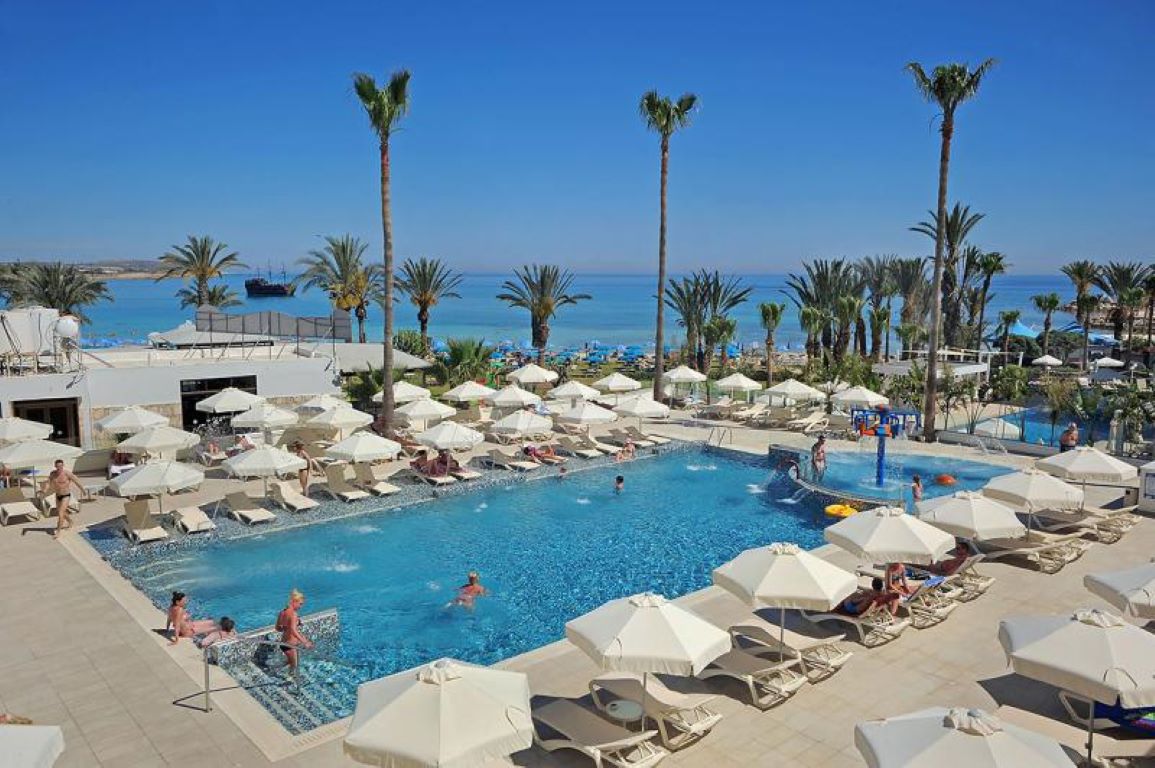 Nelia Beach Hotel-Bazen.jpg