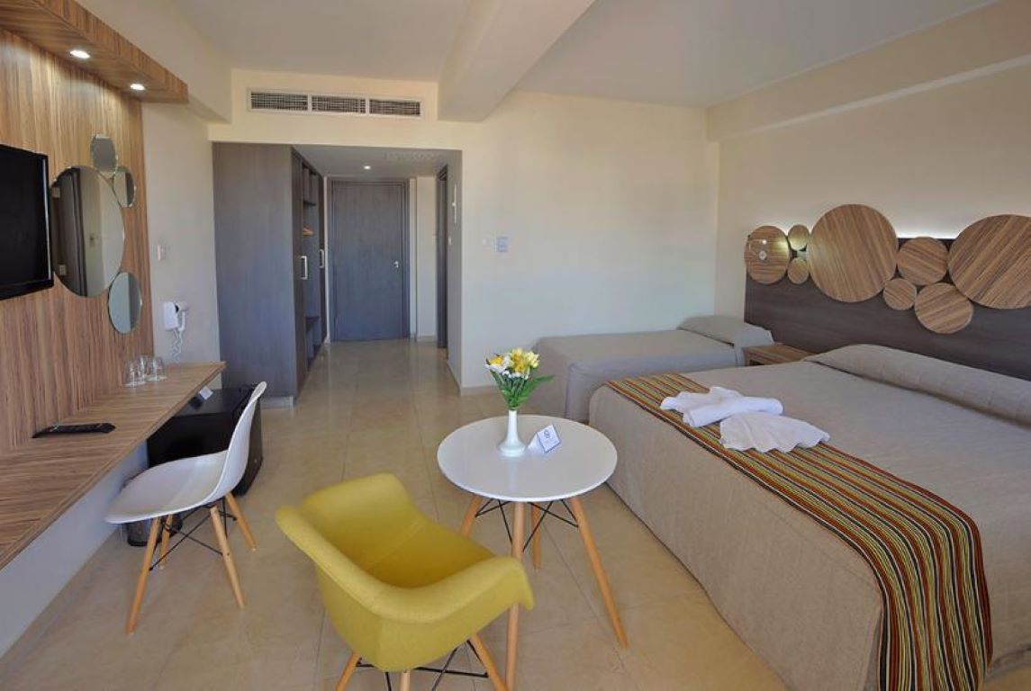 Nelia Beach Hotel-Porodicna soba.jpg