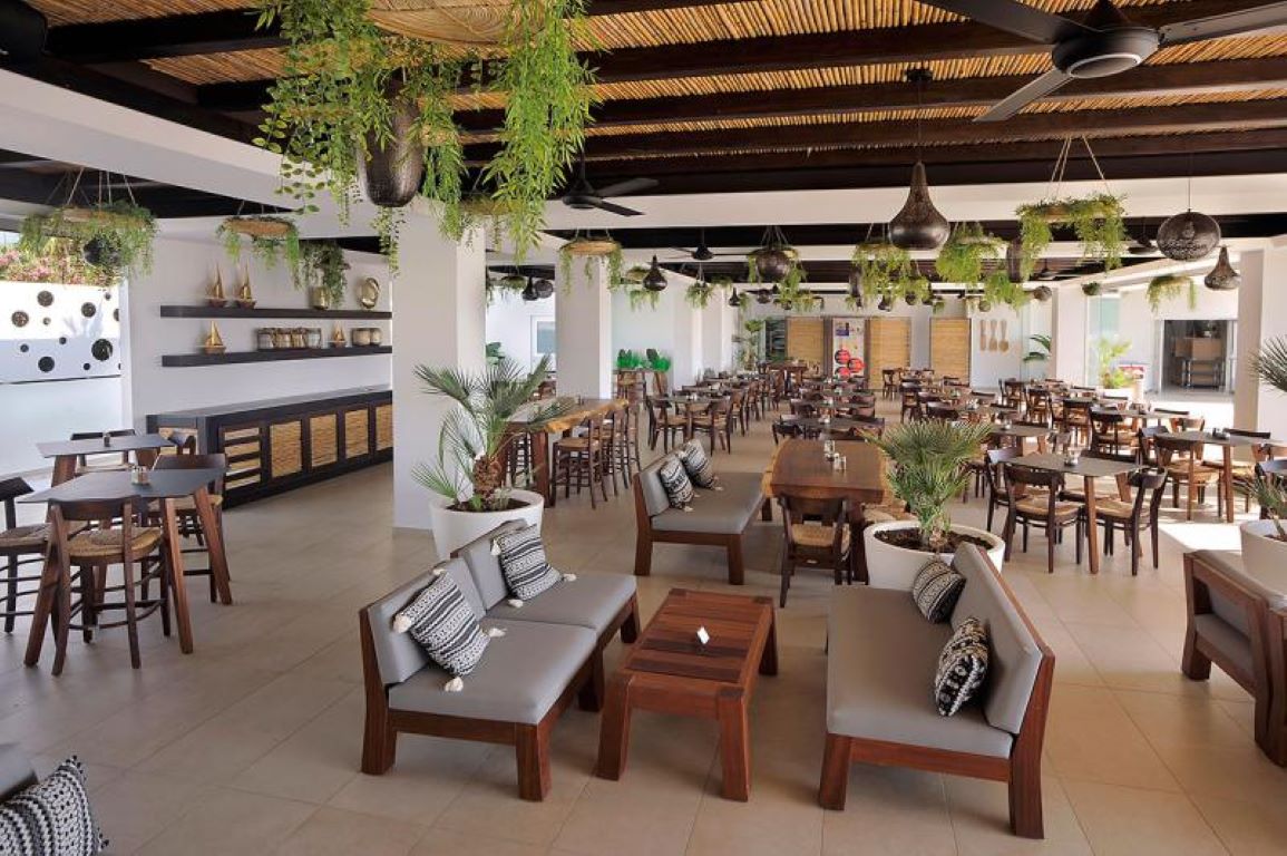 Nelia Beach Hotel-Terasa restorana.jpg
