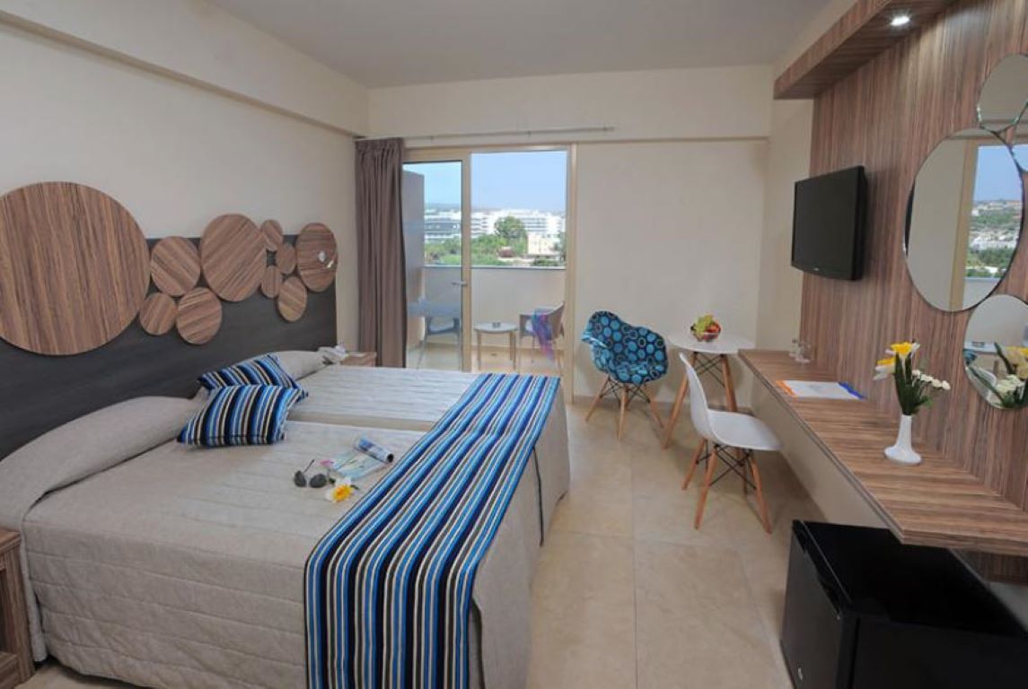 Nelia Beach-Standardna soba pogled kopno.jpg