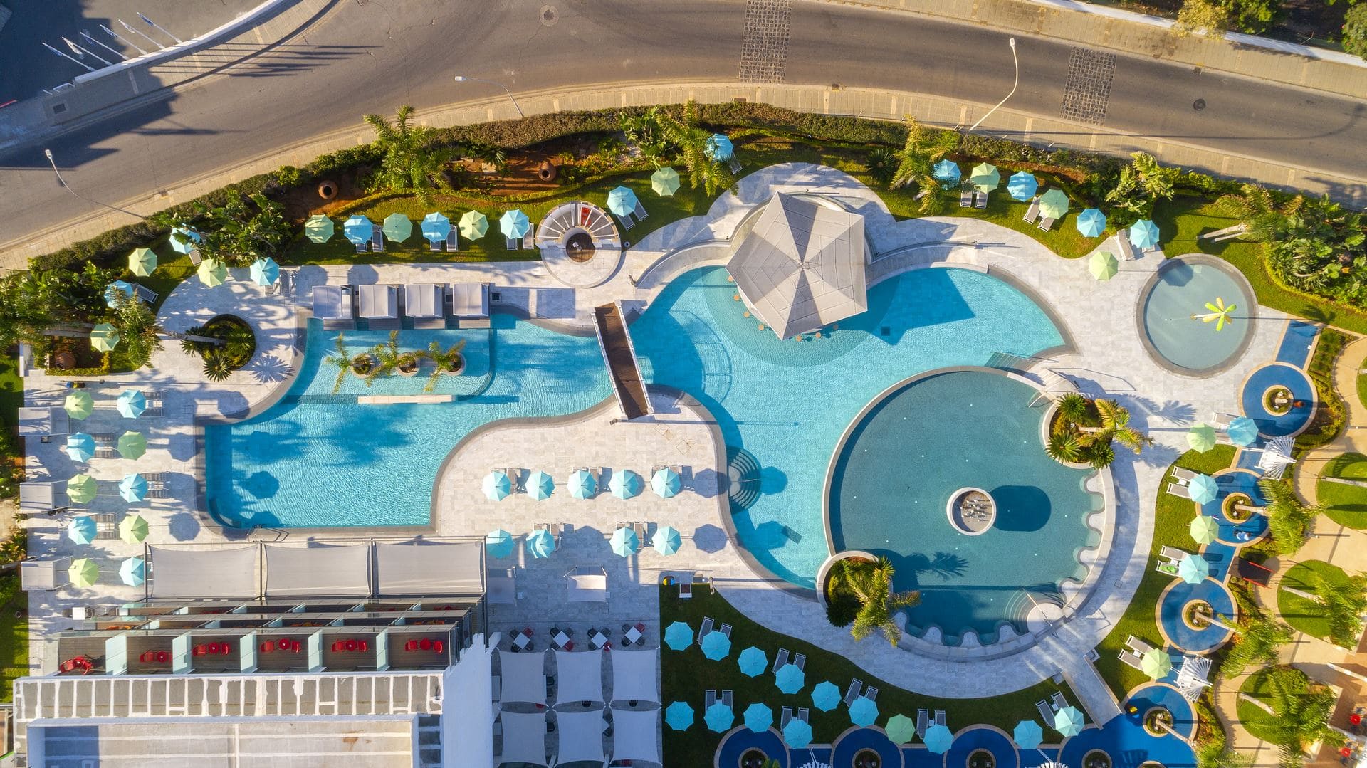 Hotel Faros-Kompleks bazena.jpg