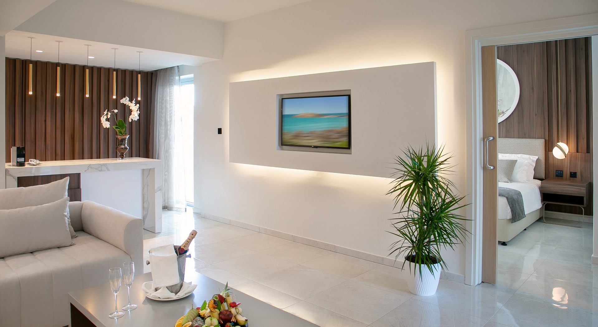 Nissiblu Beach Resort Ayia Napa-Executive suite pogled more.jpg