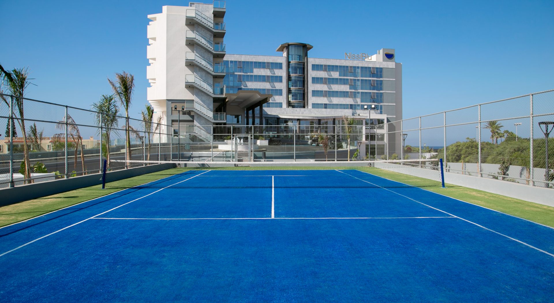 Nissiblu Beach Resort Ayia Napa-Teniski teren.jpg