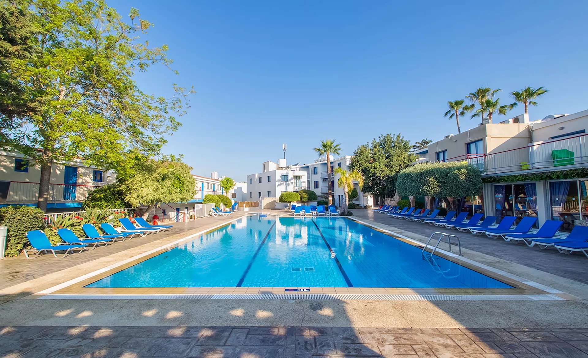 Green Bungalows Hotel Apartments-Bazen.jpg
