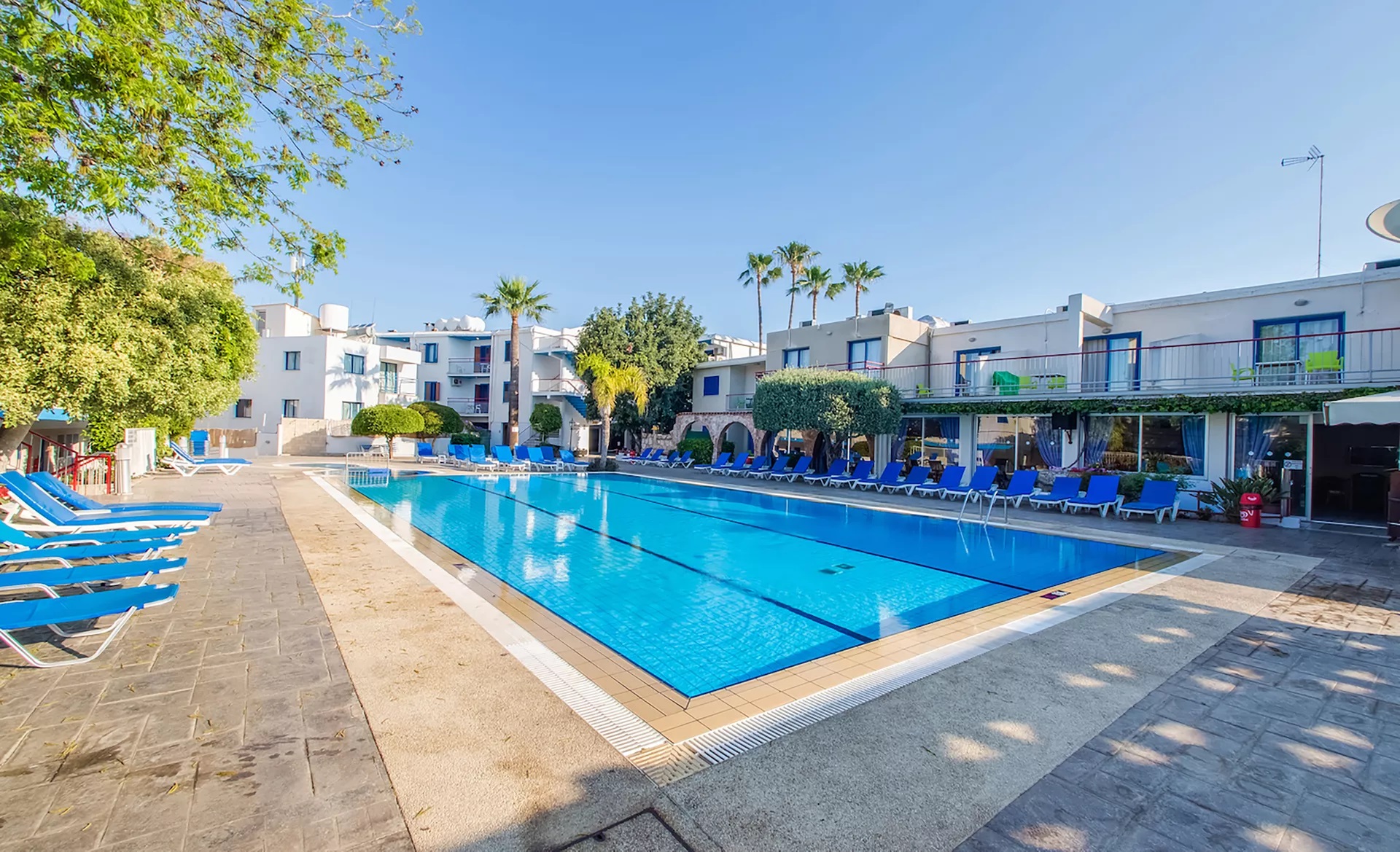 Green Bungalows Hotel Apartments-Spoljasnji bazen.jpg