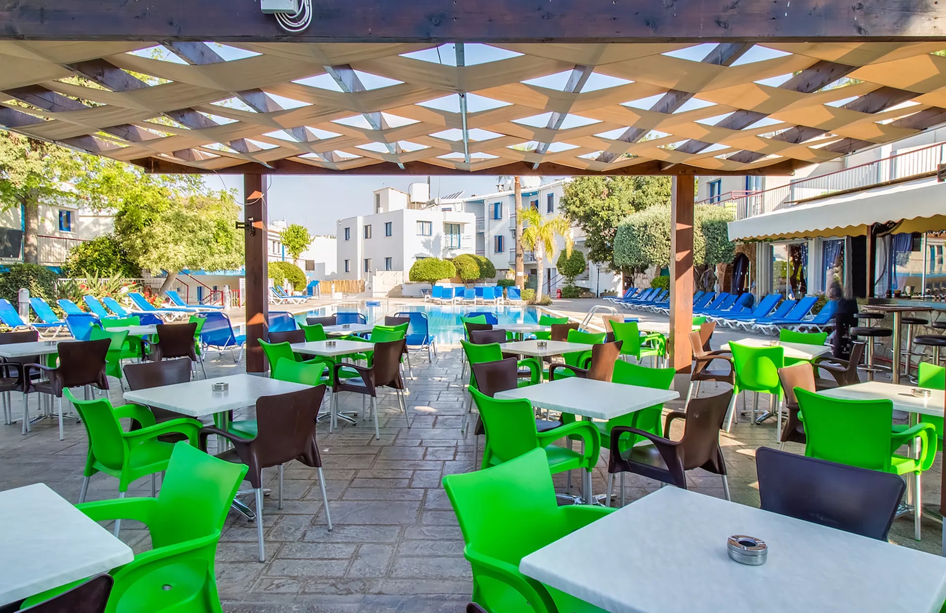 Green Bungalows Hotel Apartments-Terasa restorana.jpg