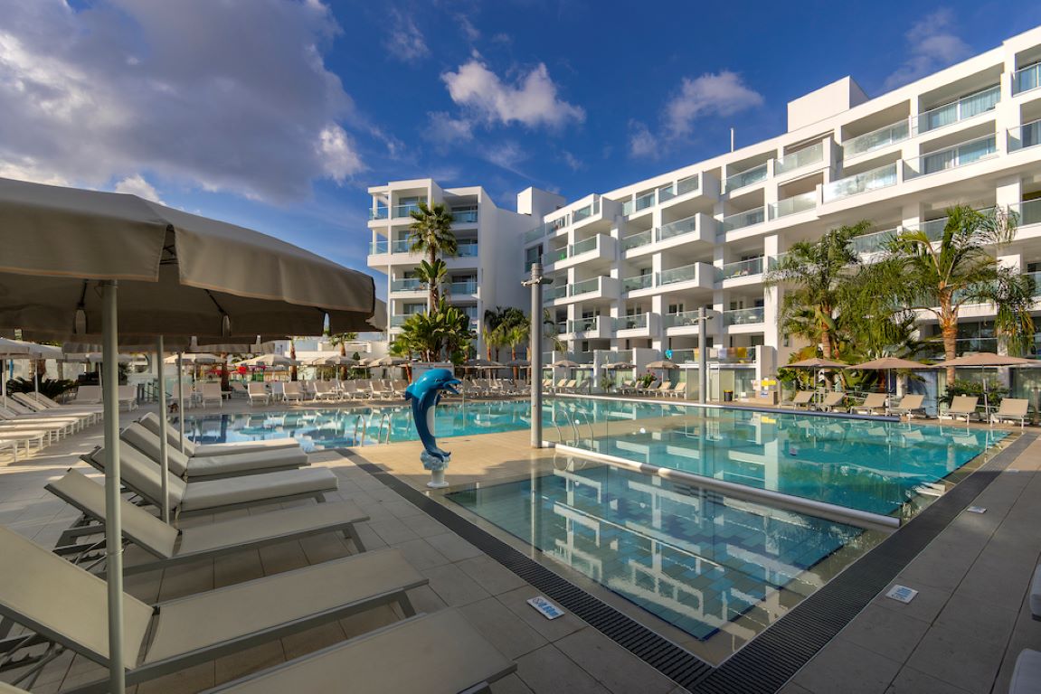Limanaki Beach Hotel-Bazen.jpg