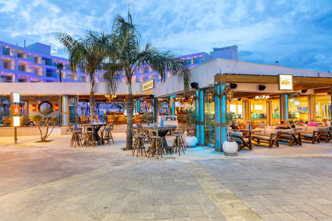 Limanaki Beach Hotel-Kafeterija.jpg