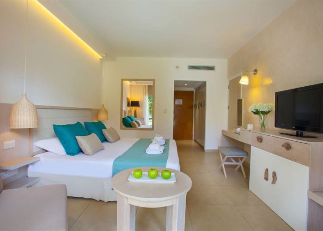 Atlantica Aeneas Resort Hotel-Standardna soba pogled kopno ili bazen.jpg