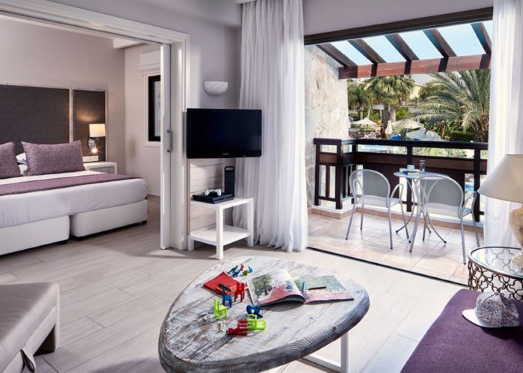 Atlantica Aeneas Resort-Premium jednosoban suite pogled bazen.jpg