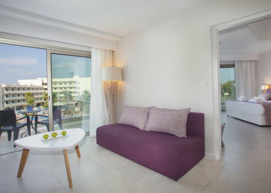 Hotel Atlantica Aeneas Resort-Jednosoban porodican suite pogled bazen.jpg