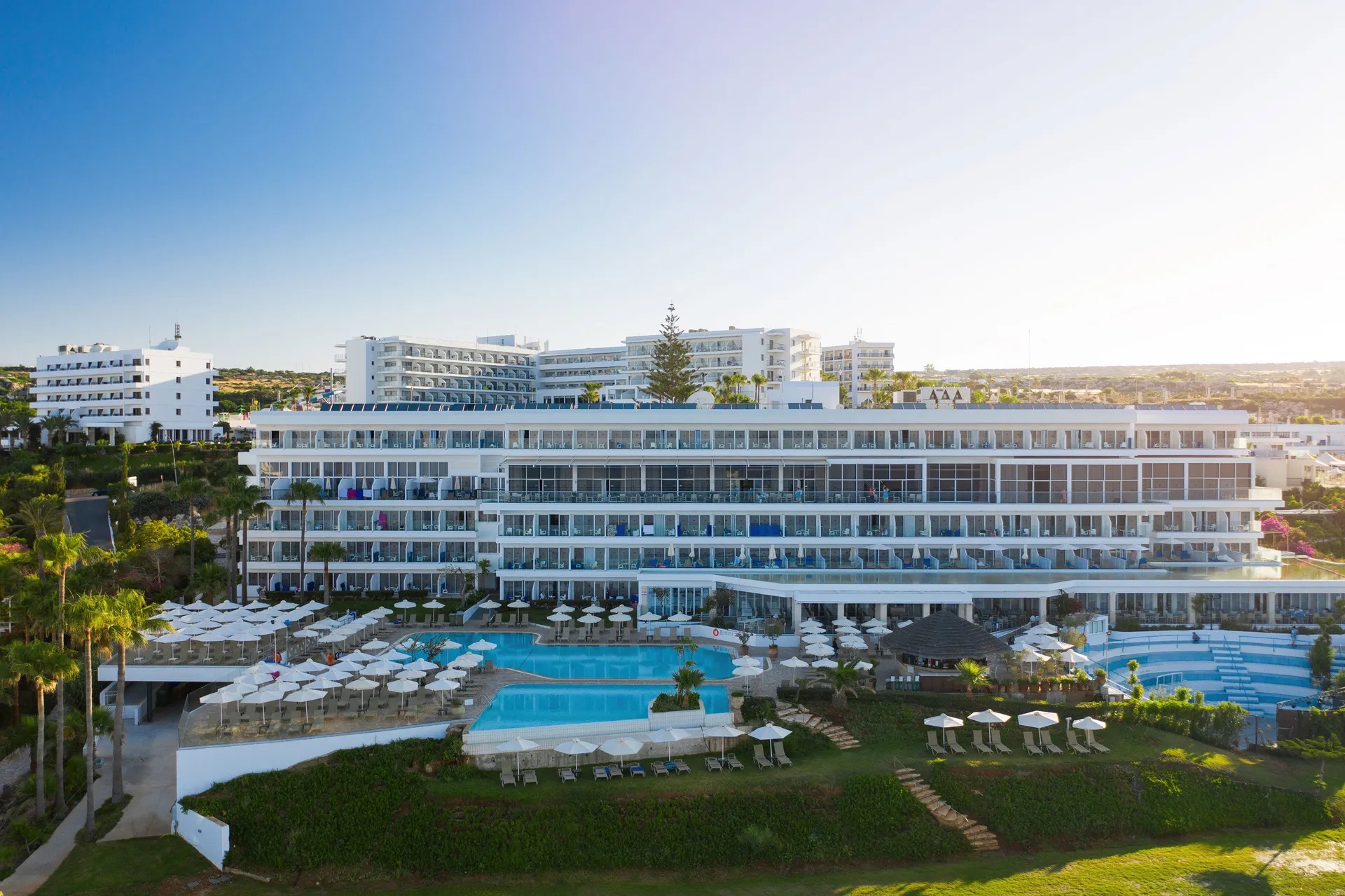 Atlantica Sungarden Beach-Hotel spolja.jpg