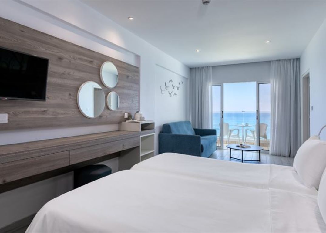 Atlantica Sungarden Beach-Porodicni suite pogled more.jpg