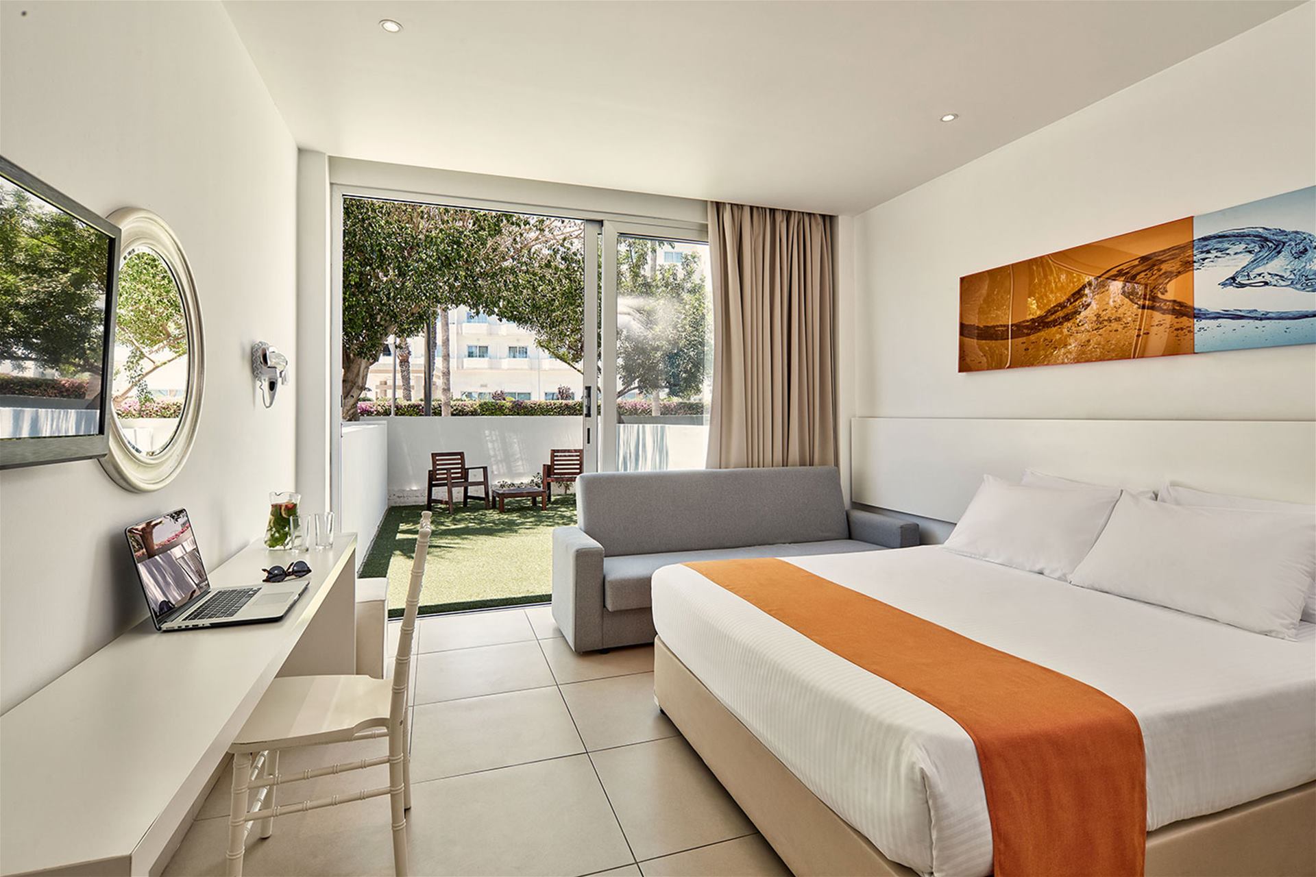 Atlantica Sancta Napa Hotel-Bungalow pogled basta.jpg