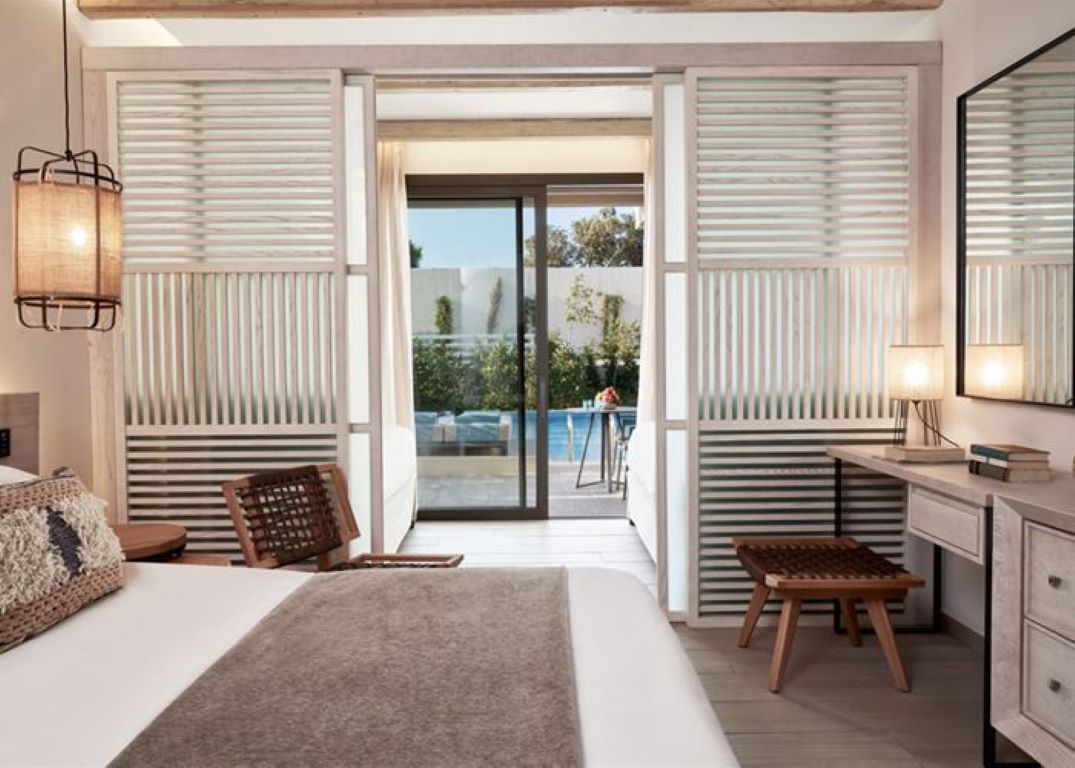 Atlantica Mare Village Ayia Napa-Porodicna soba klizna vrata bungalov deo.jpg