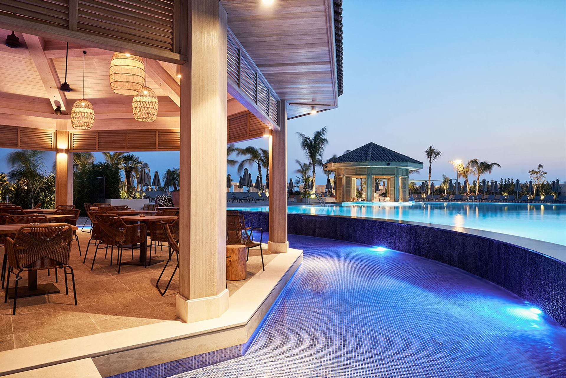 Hotel Atlantica Mare VIllage Ayia Napa-Bar na bazenu.jpg