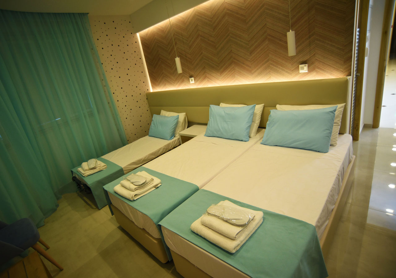 Hai Hotel Larnaca-Trokrevetna soba.jpg