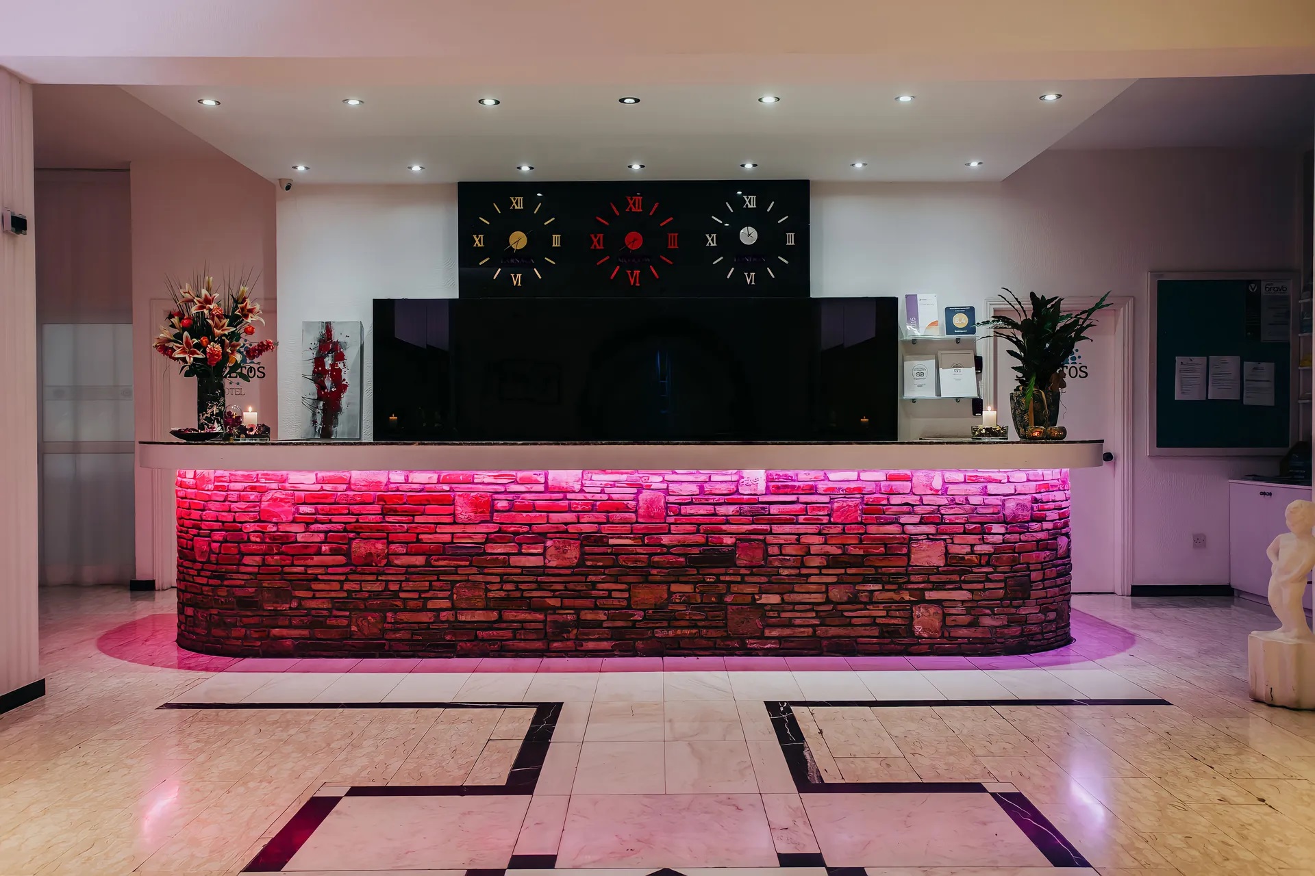 Sveltos Hotel Larnaca-Recepcija.jpg