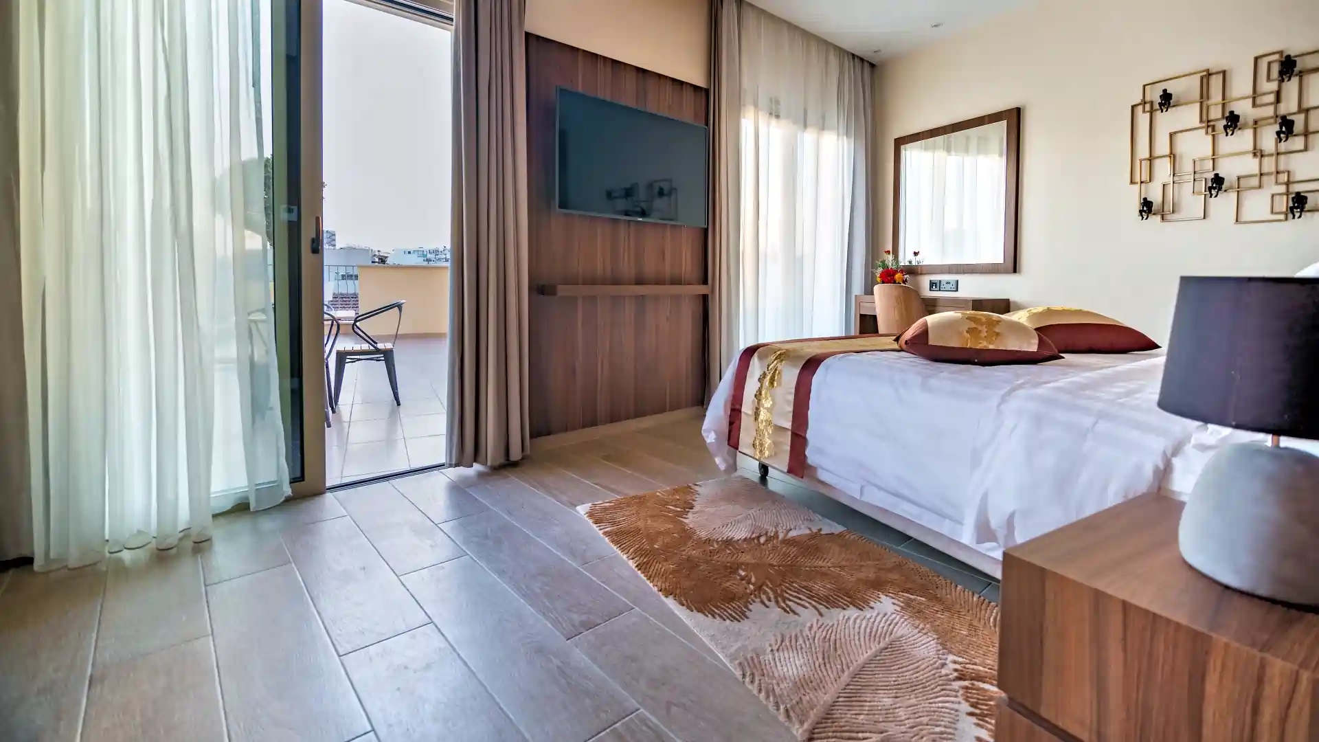 Leonardo Boutique Hotel Larnaca-Deluxe soba.jpg