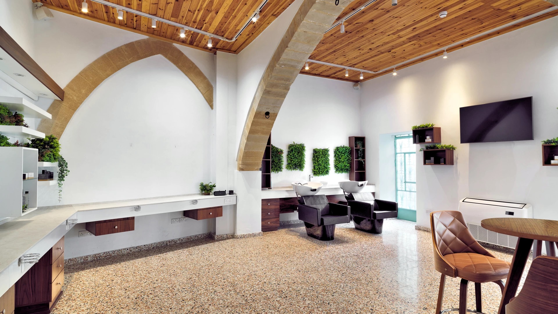 Leonardo Boutique Hotel Larnaca-Kozmeticki salon.jpg