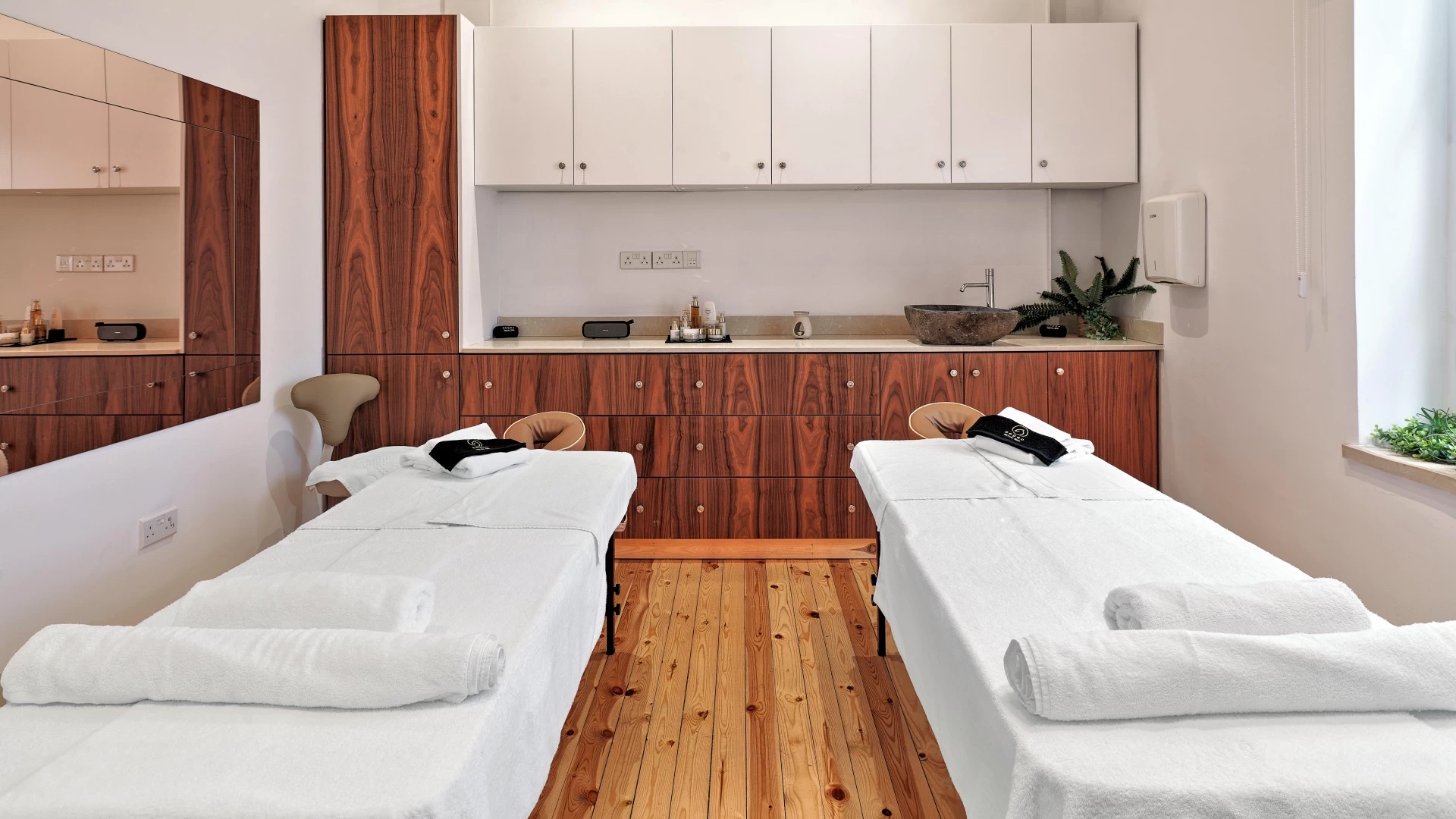 Leonardo Boutique Hotel Larnaca-Masaza.jpg