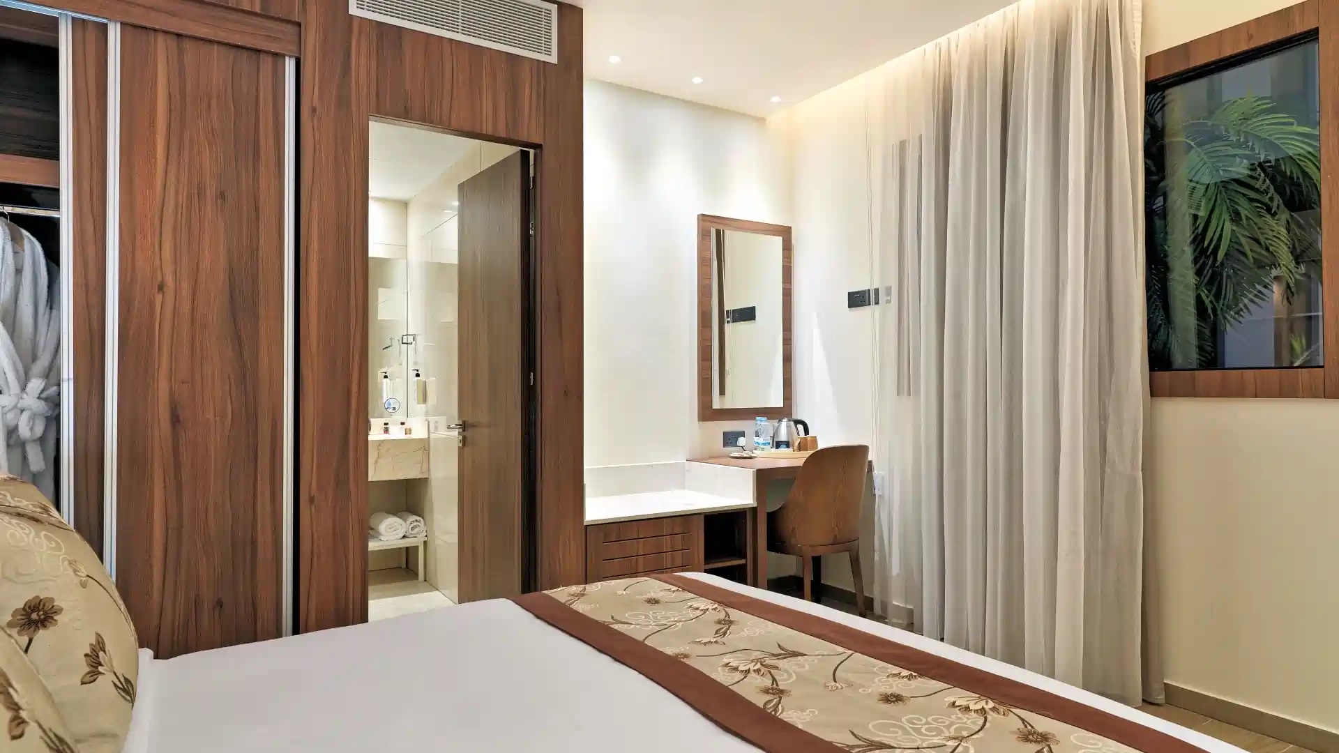 Leonardo Boutique Hotel Larnaca-Standardna soba bez balkona.jpg