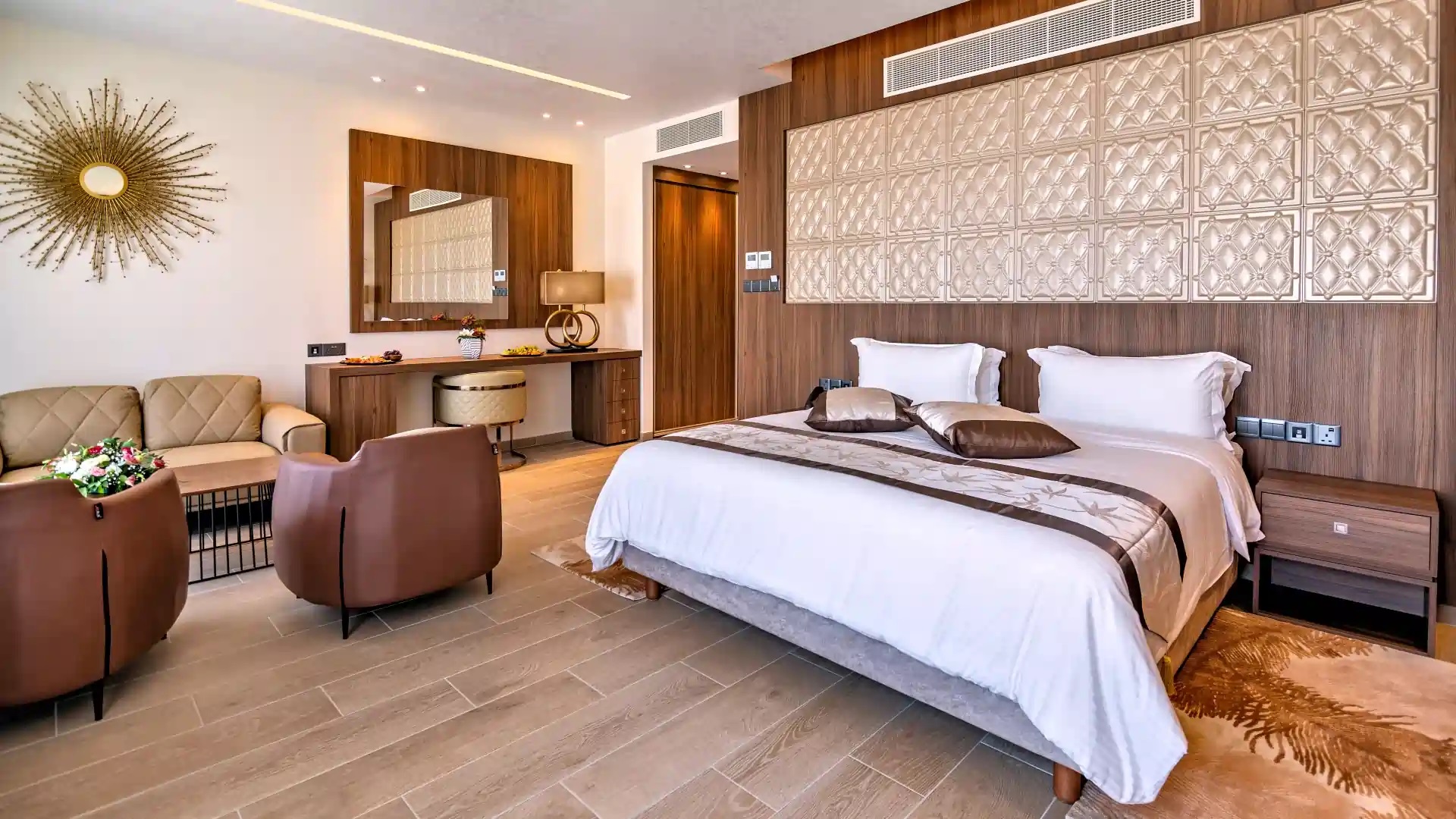 Leonardo Boutique Hotel Larnaca-Suite.jpg