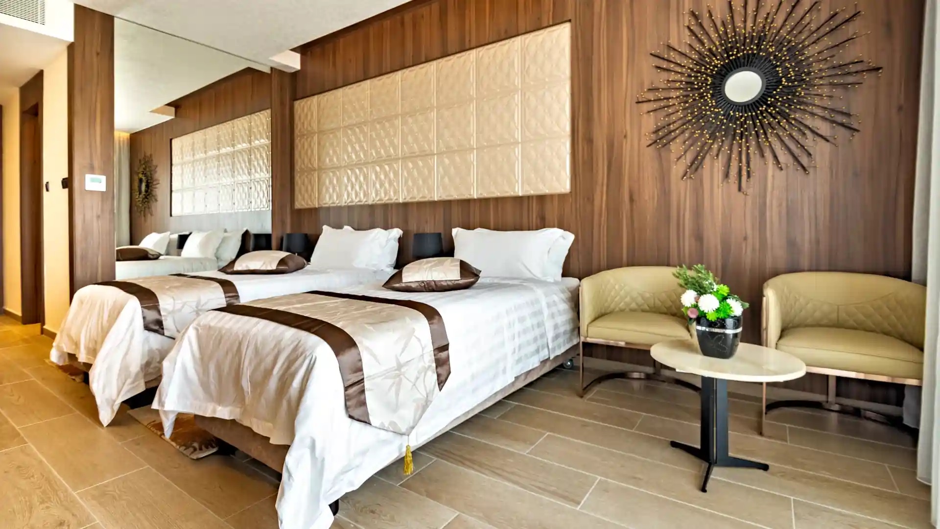 Leonardo Boutique Hotel Larnaca-Superior soba.jpg