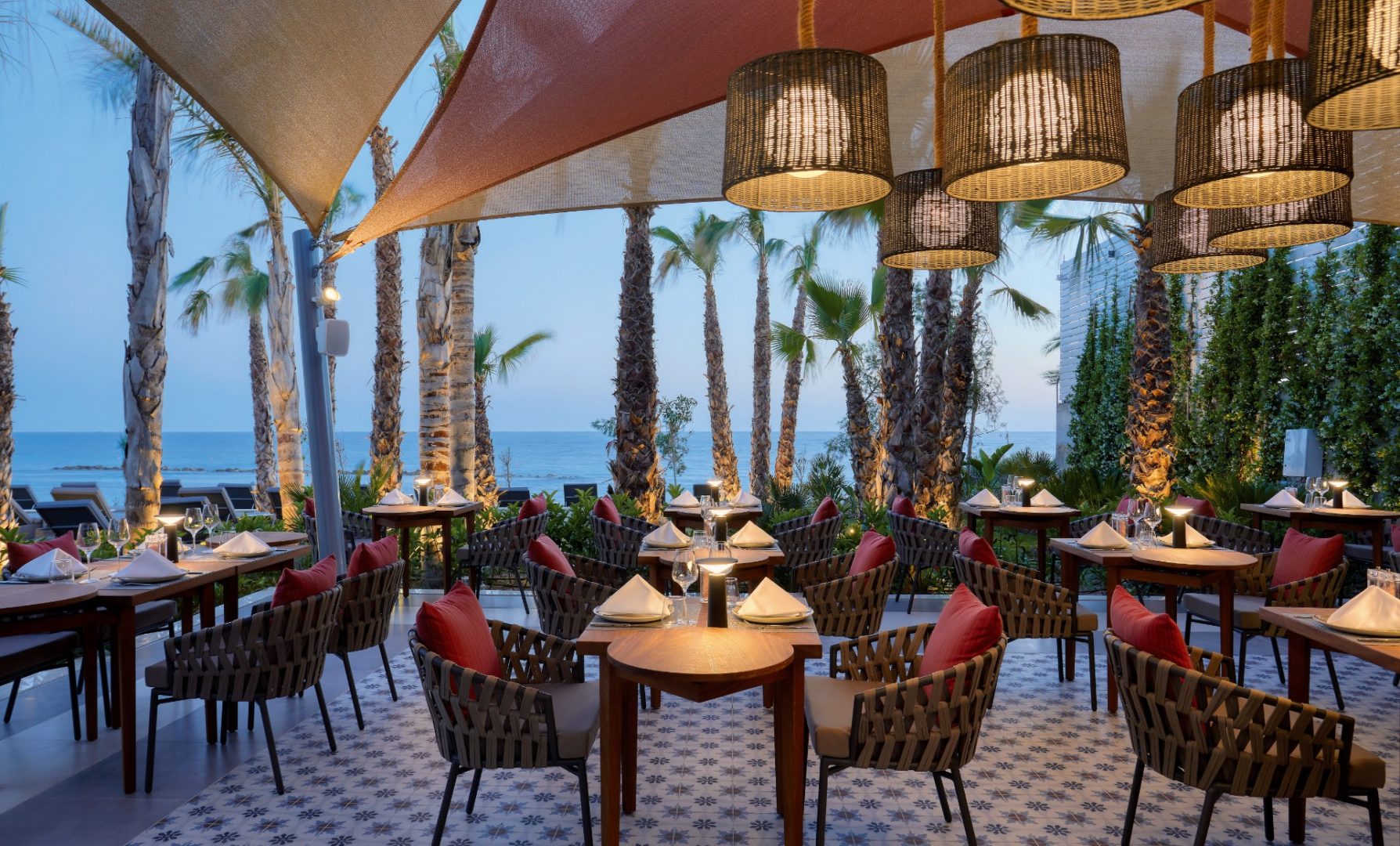 Amavi Hotel-Bar.jpg