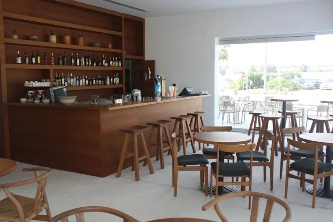 Amphora Hotel & Suites-Bar.jpg