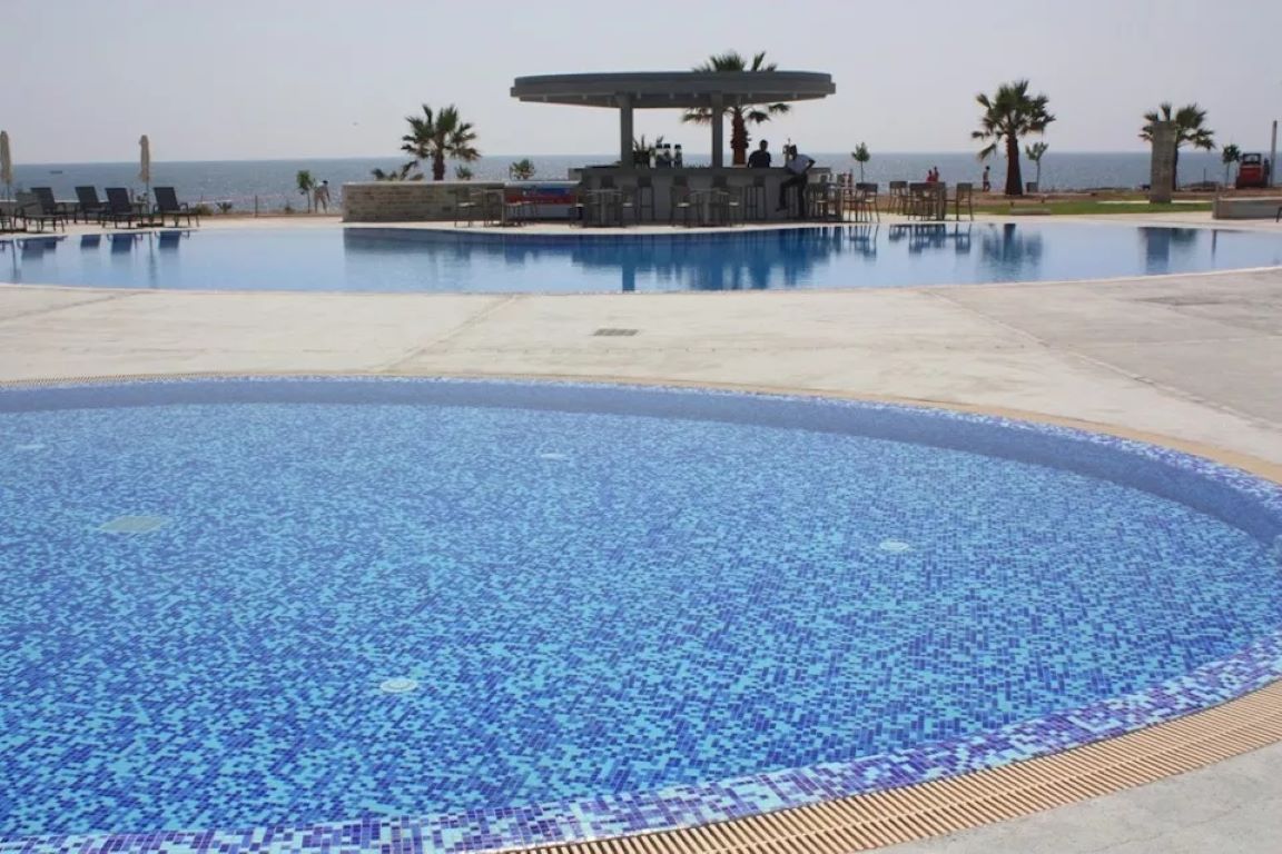 Amphora Hotel & Suites-Bazen.jpg