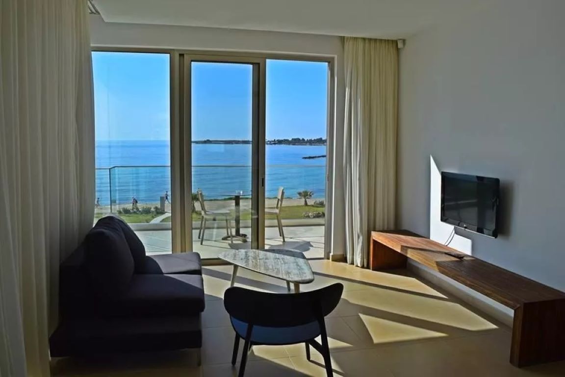 Amphora Hotel & Suites-Jednosoban executive suite pogled more.jpg