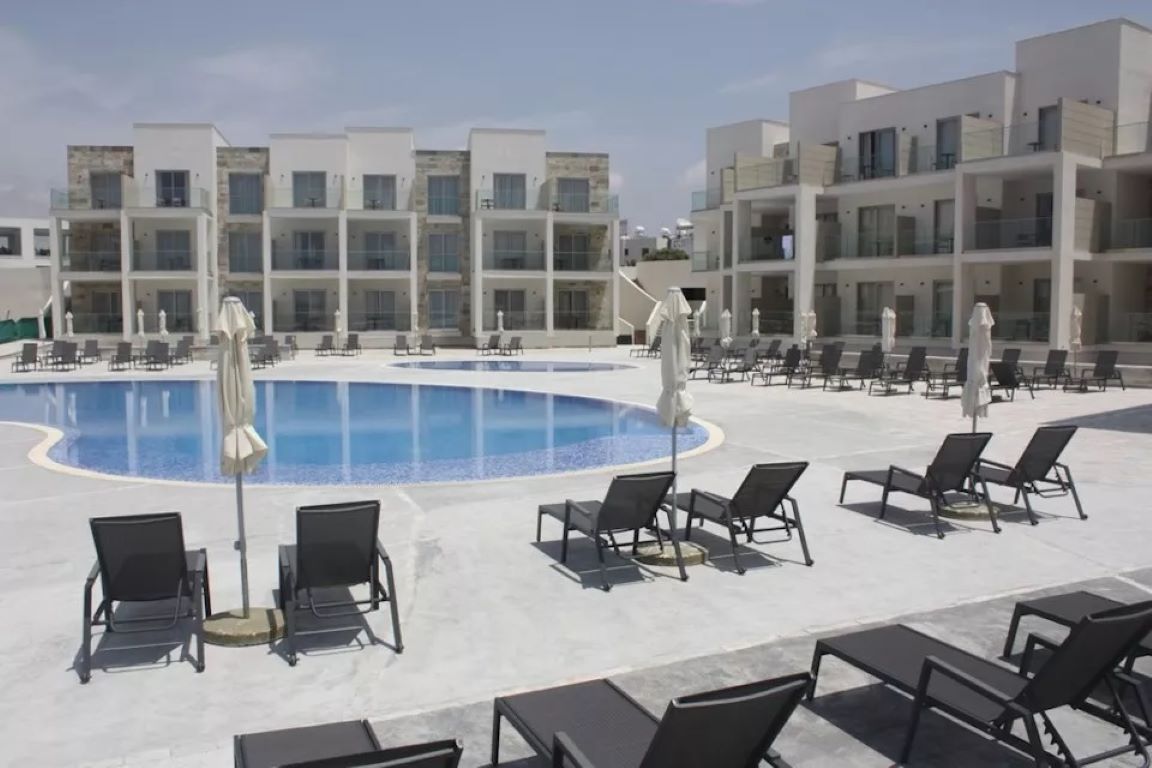 Hotel Amphora & Suites-Bazen.jpg