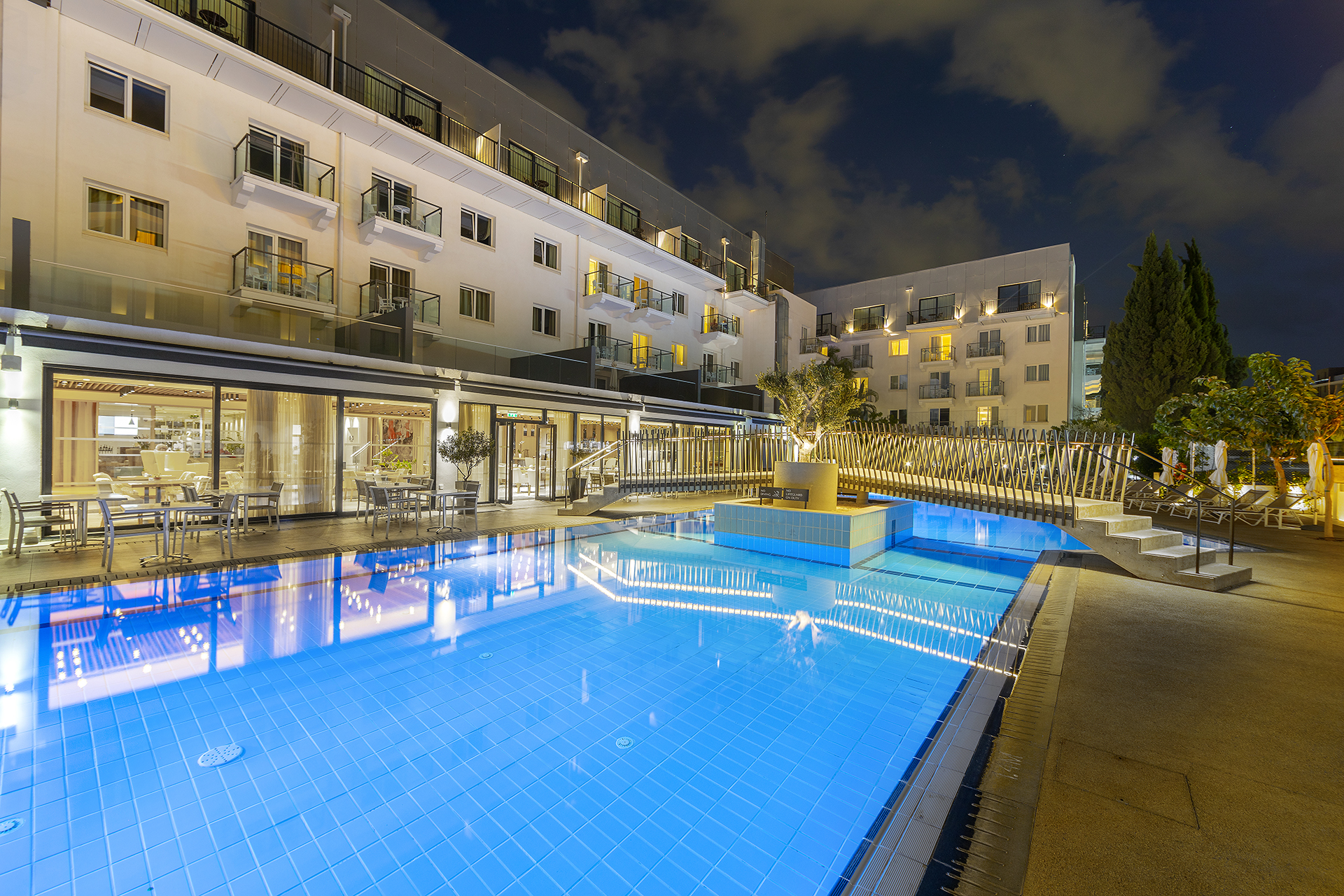 Anemi Hotel & Suites-Nocni izgled.jpg