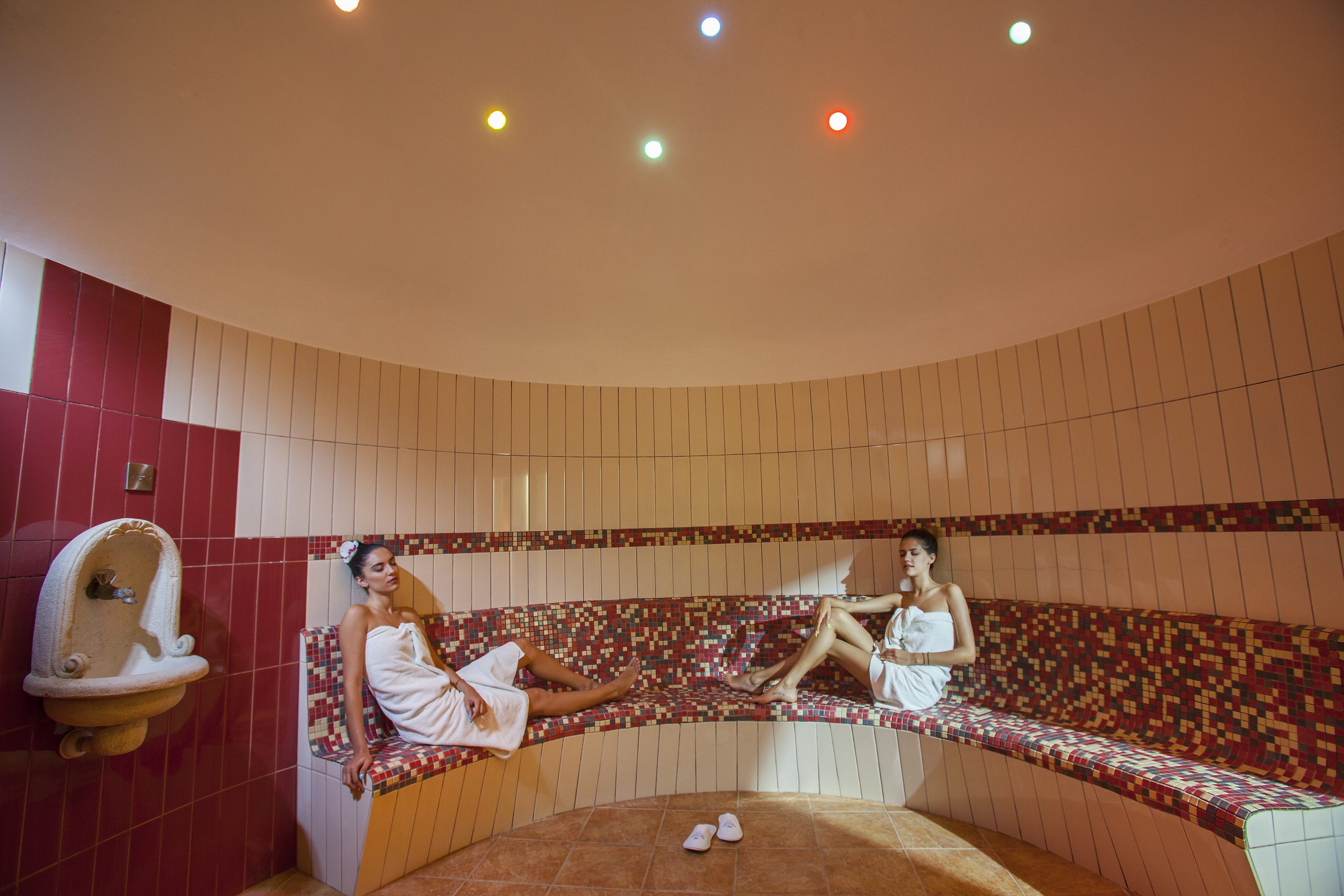 Aquamare Beach Hotel & Spa-Parno kupatilo.jpg