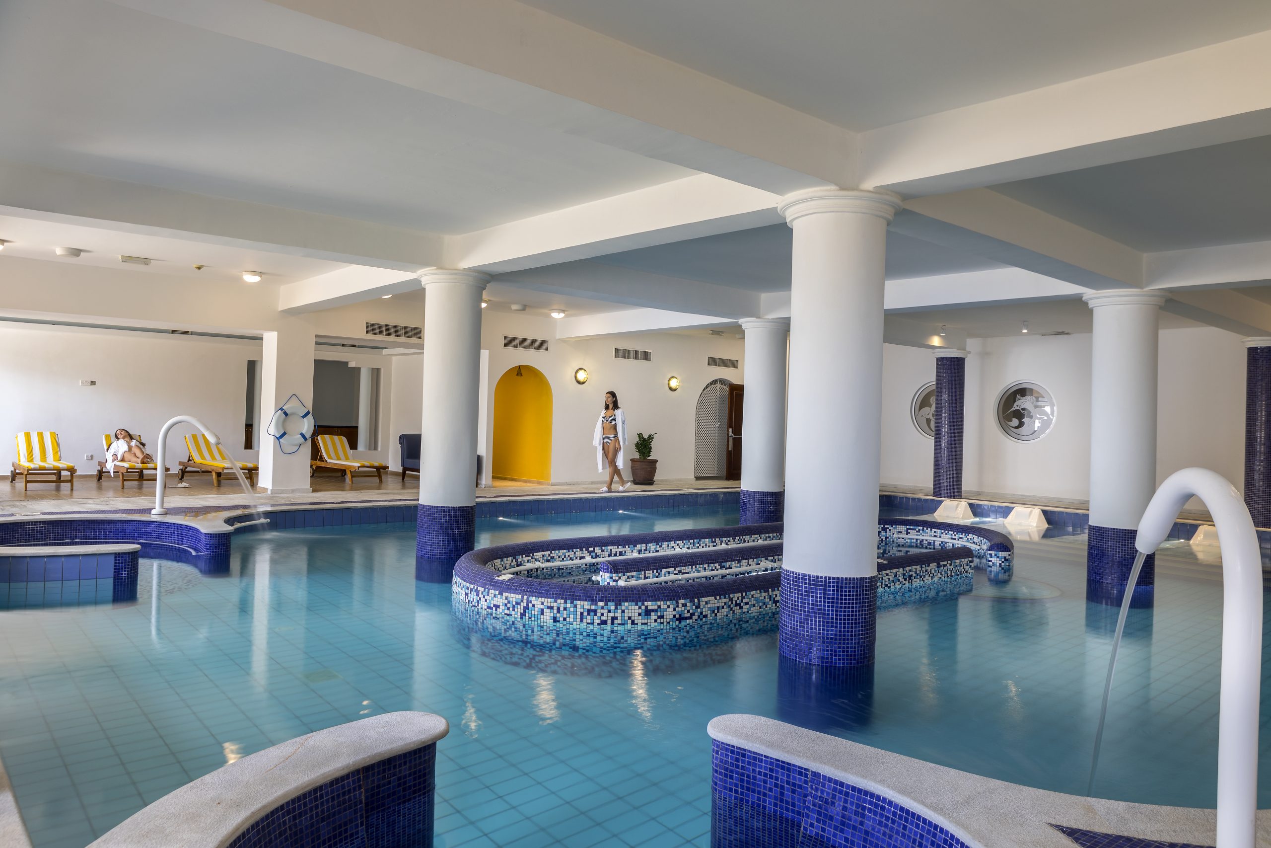 Aquamare Beach Hotel & Spa-Unutrasnji bazen.jpg