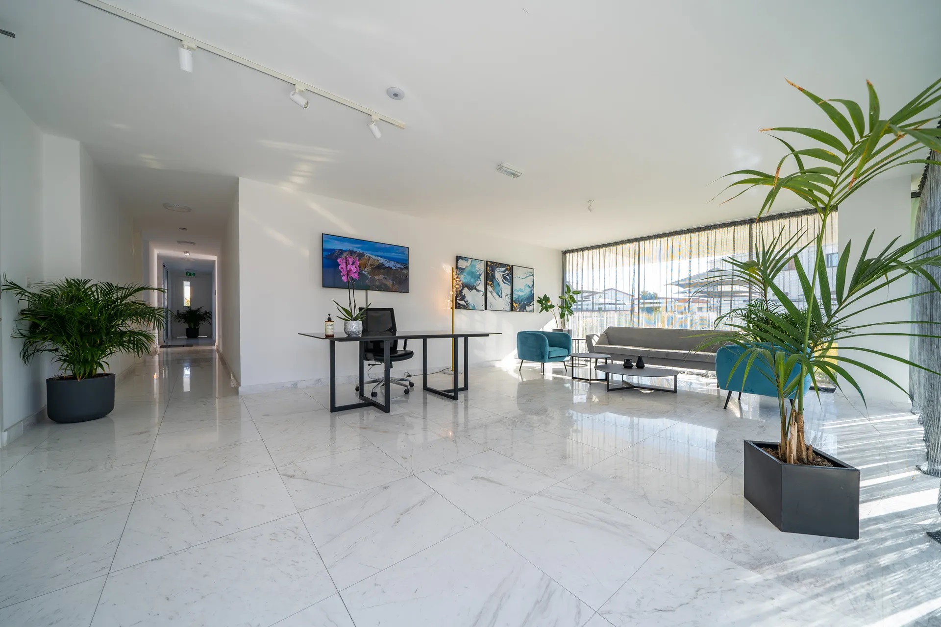 Hotel The Palmiers-Lobby.jpg