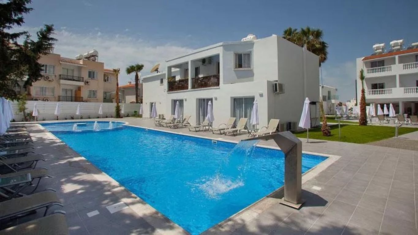 Princessa Vera Hotel Apartments-Bazen.jpg