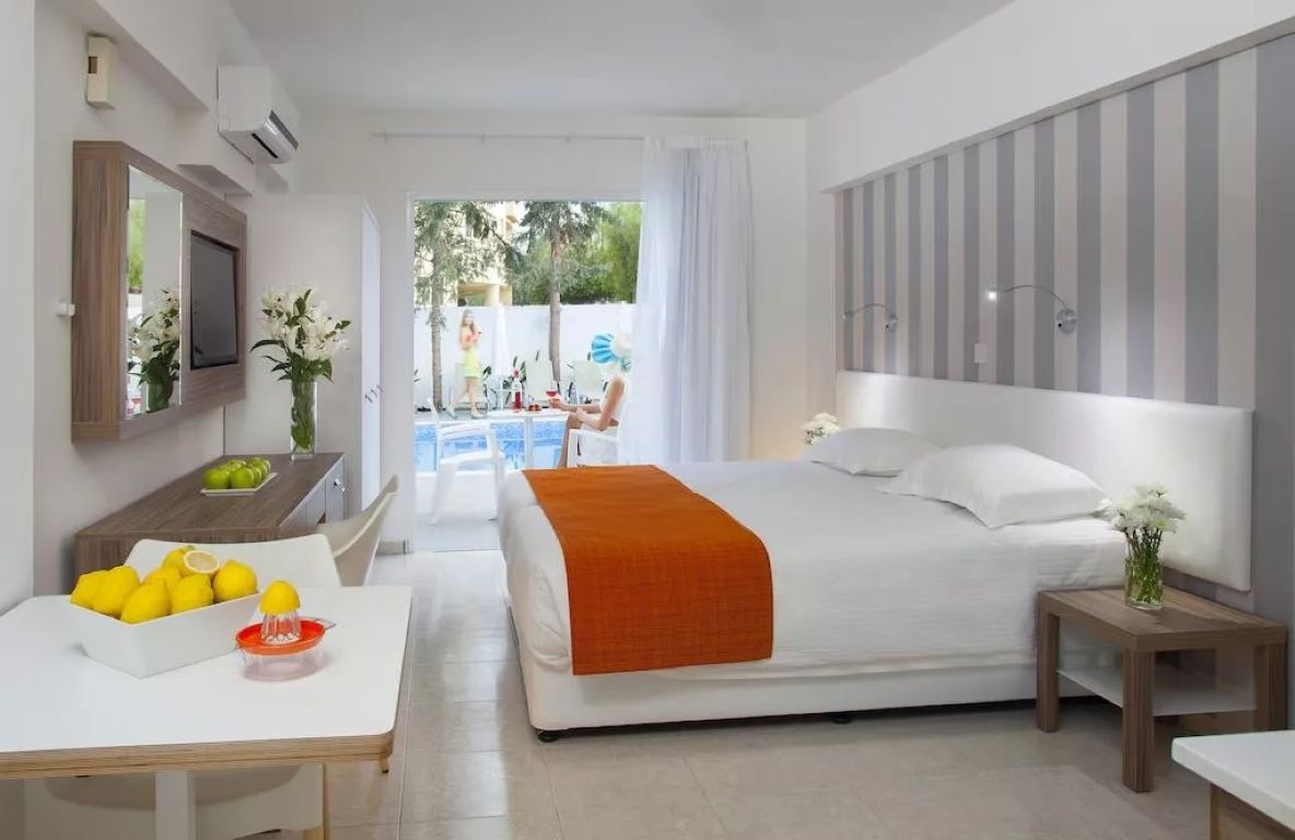 Princessa Vera Hotel Apartments-Standardan studio.jpg