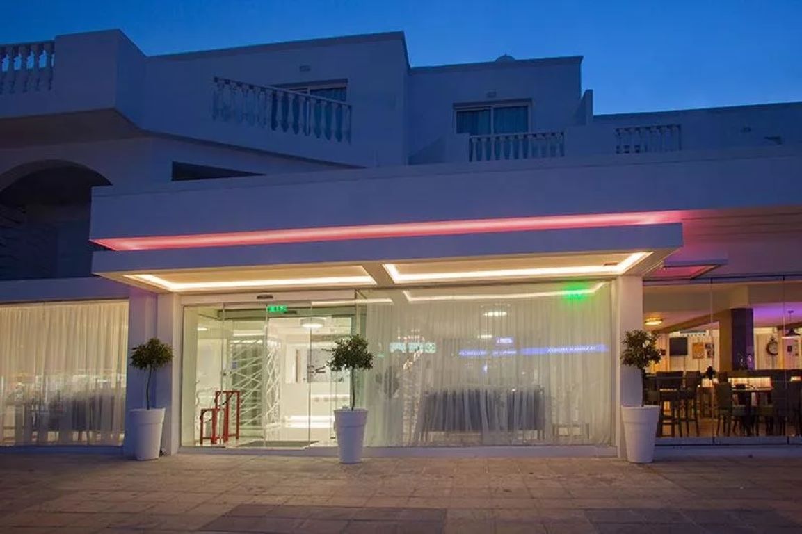 Princessa Vera Hotel Apartments-Ulaz u hotel.jpg