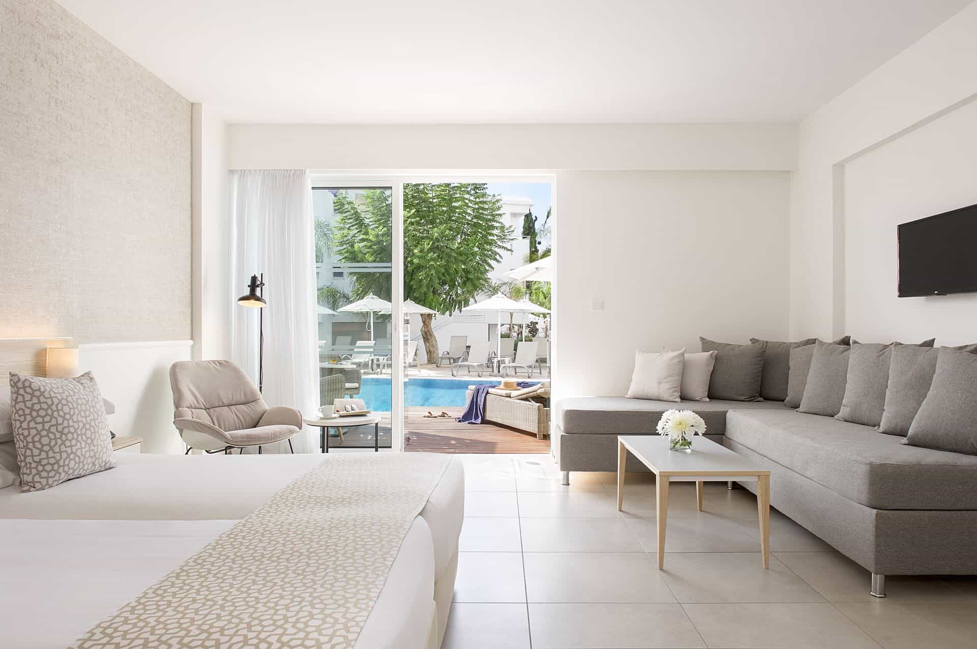Sofiana Resort & Spa-Junior suite swim up.jpg
