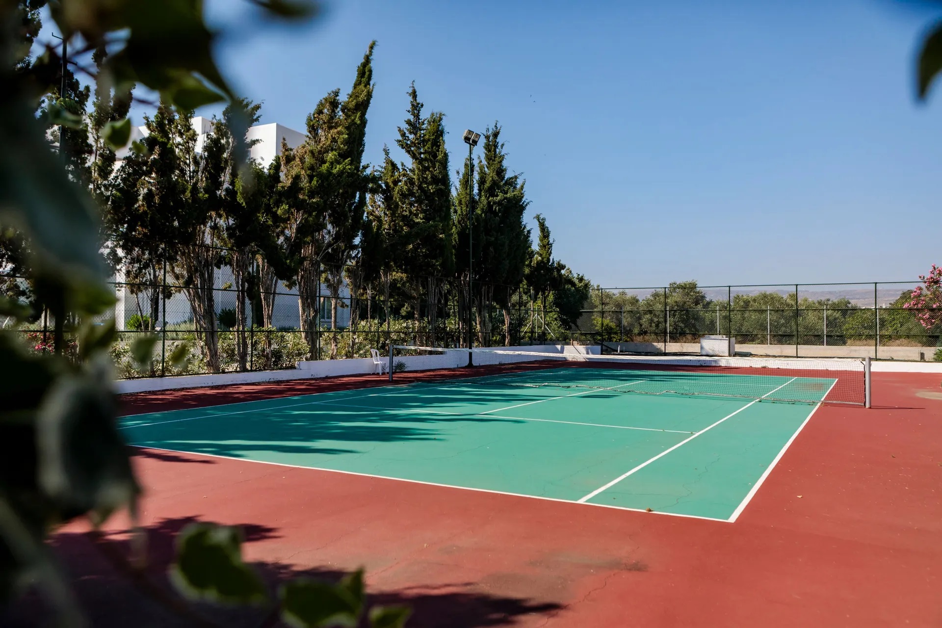 ALiathon Aegean Paphos-Teniski teren.jpg